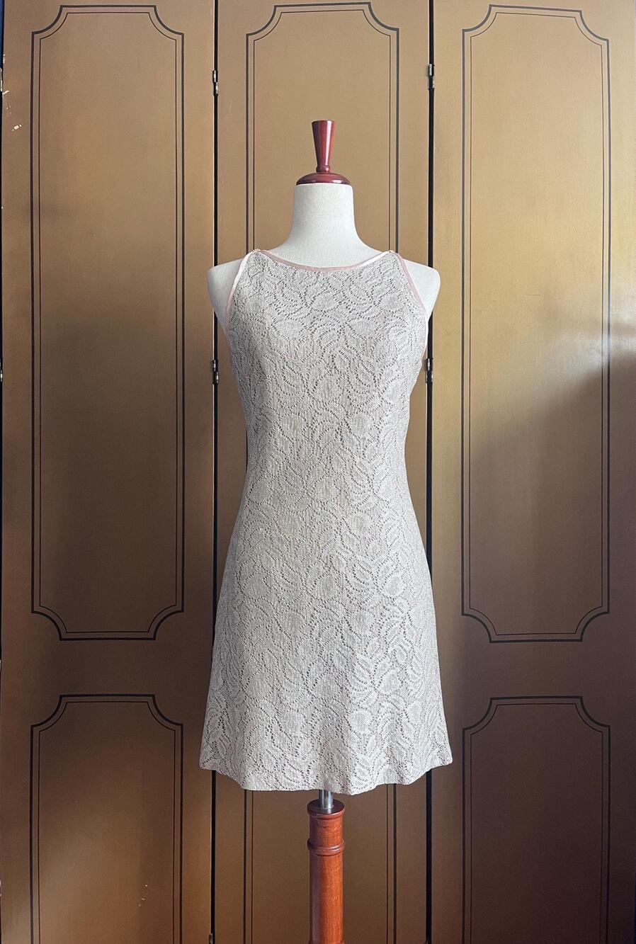 Vintage sleeveless dress with shimmering lace, size 6